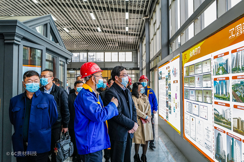 施波：貴州省工商聯(lián)副主席   徐紅：貴陽(yáng)市委常委、市委統(tǒng)戰(zhàn)部部長(zhǎng)